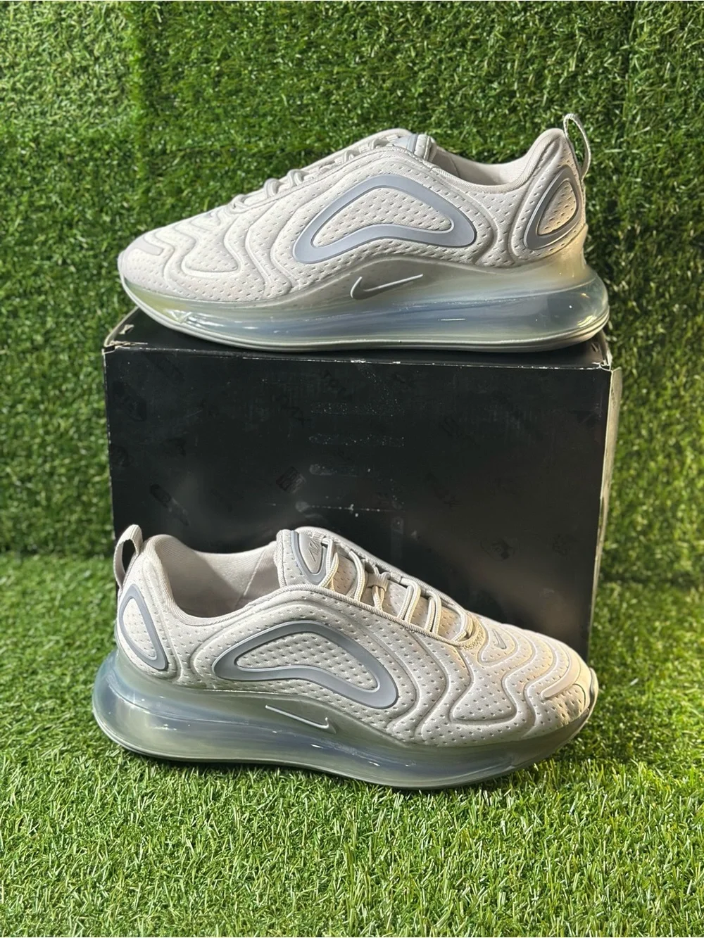WOMENS NIKE AIR MAX 720 , SIZE 10.5 WOMENS, 9 MENS, BRAND NEW